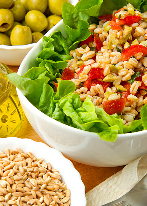 Insalata di farro, pomodorini e olive