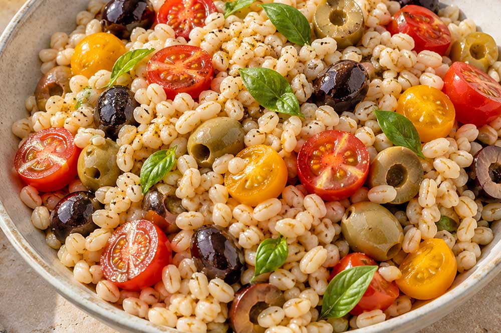 Insalata di orzo con pomodorini e olive