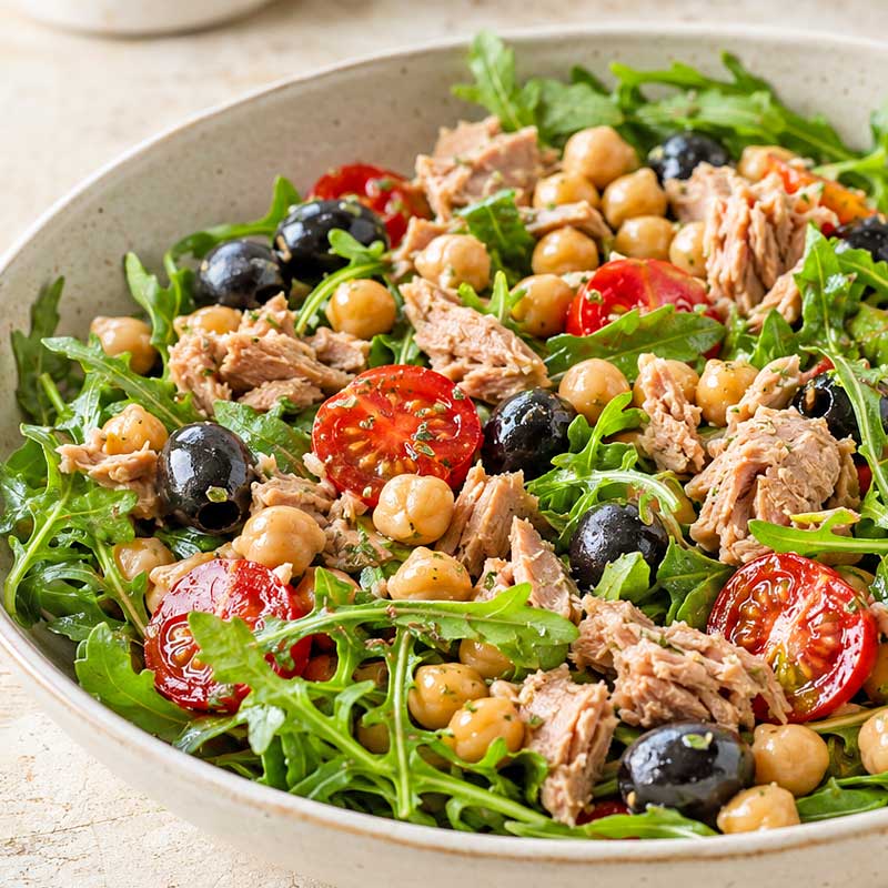 Insalata di ceci, rucola e tonno